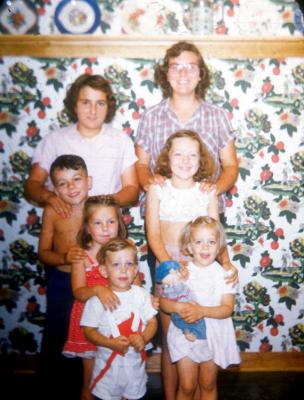 Grandchildren of Carl & Bess Grupp - Sally & Joan; Jackie and Judy; Linda; Bill & Margy