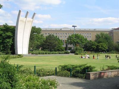 Luftbrcke (Berlin Airlift) memorial