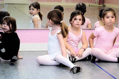 Julia waits for ballet -- and looks in the mirror