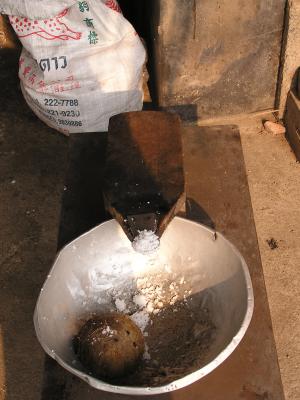 making sugar from coconuts