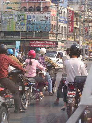 Chaing Mai traffic (it's all about the scooter)
