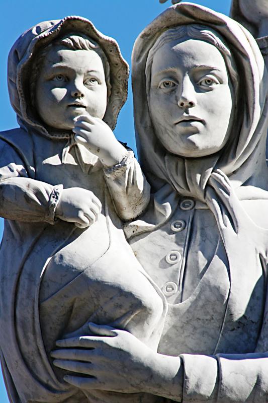 Monument to new arrivals, New Orlenas