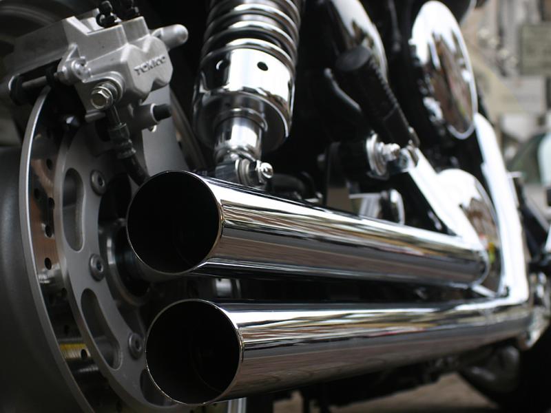 April 5 2004:<br>Twin Exhausts
