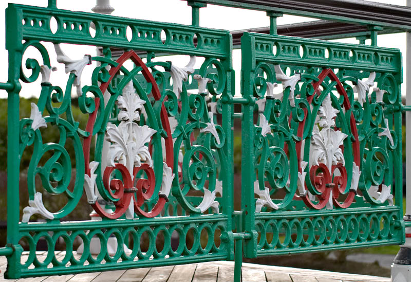 <b>Bandstand</b> *