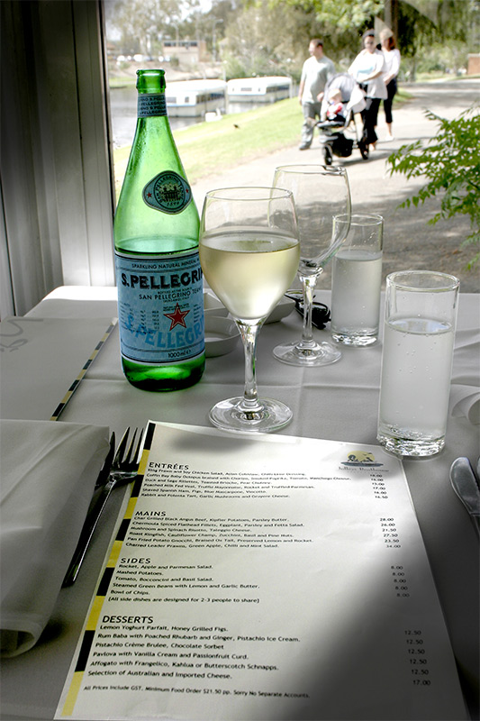 <b>Lunchtime at Jollys</b><br><font size =1>theblue</font>