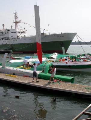 Mise  l'eau du trimaran Groupama 2