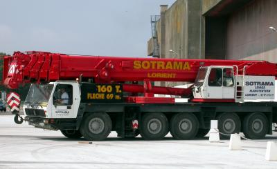 Mise  l'eau du trimaran Groupama 2