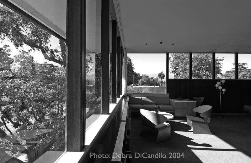 DSC_15frontlivwindowBWpbase