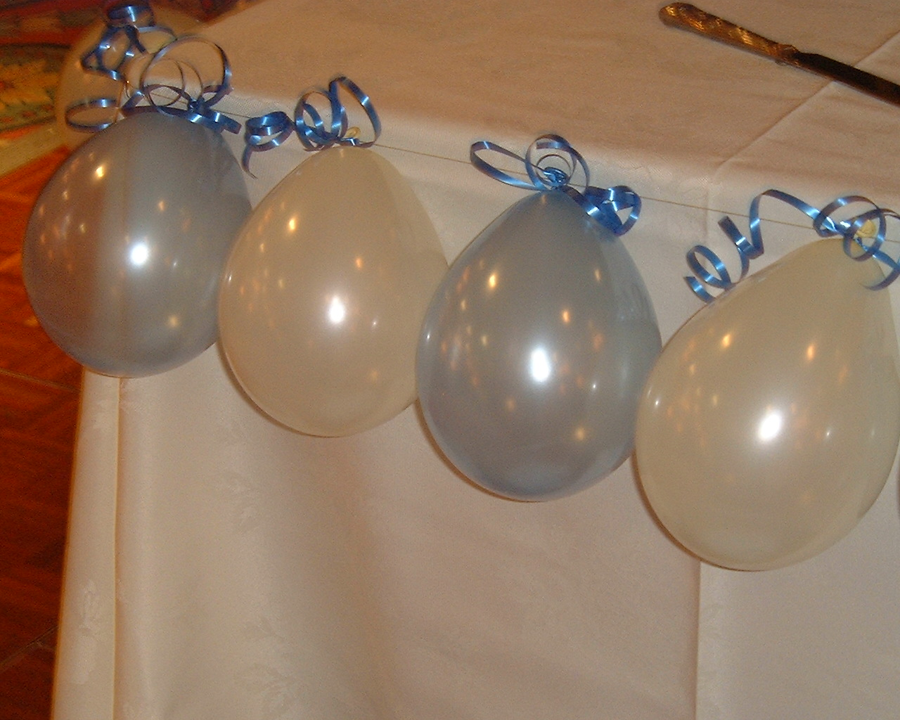 Grosvenor Pulford - Close up azure blue and ivory balloons around the cake table