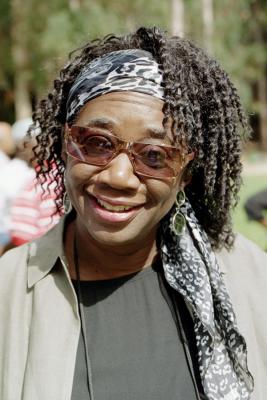 u42/elliot/medium/40635454.123_ShirleySmyer.jpg