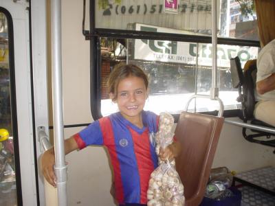 they start young in Ciudad del Este - Paraguayan garlic vendor