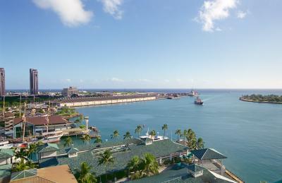 34N-19 Entry to Honolulu Harbor