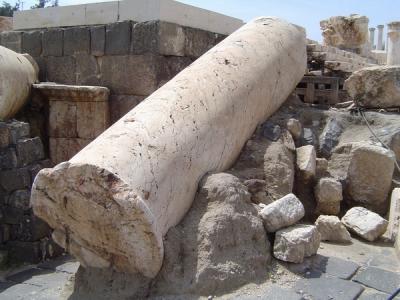 עתיקות בית שאן - עמוד שקרס ברעידת האדמה, ב 747 לספירה