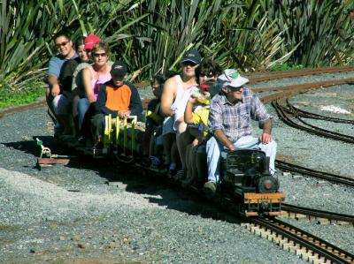 u42/hfalkner/medium/27376760.Modeltrain.jpg