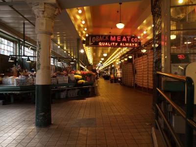 Pike St. Market, early on a Sunday