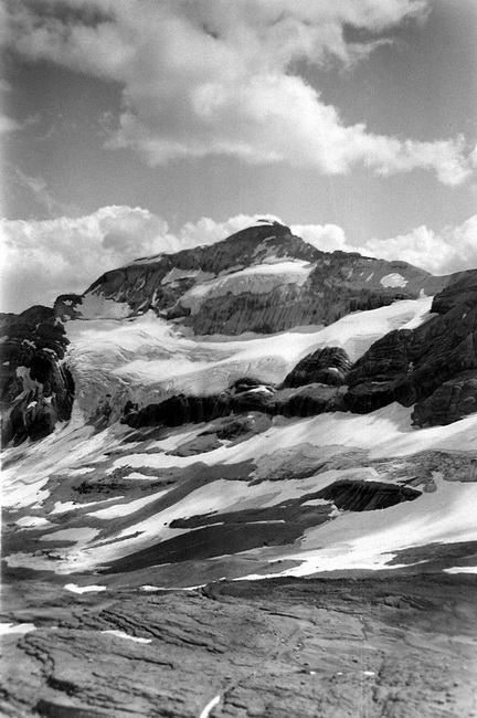 1938 : Face Nord du Mont Perdu (3355 m)