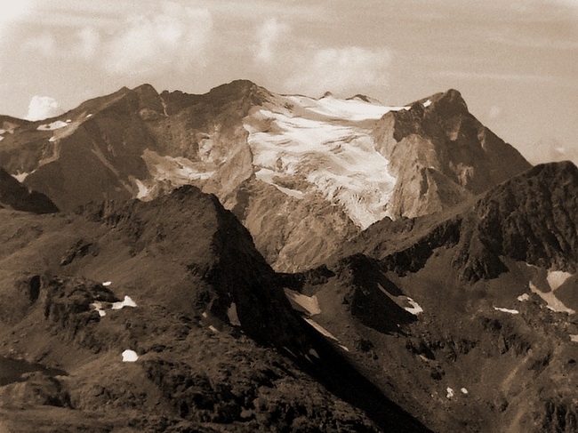 Massif du Vignemale (3298 m) et glacier dOssoue en 1938