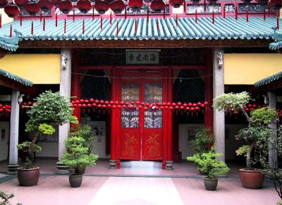 Chan See Shu Yuen Temple, inner courtyard