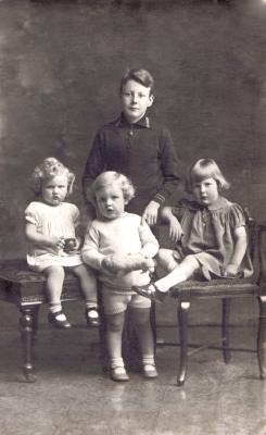 Campbell children Stella, Jim, Claire and Stuart at front.