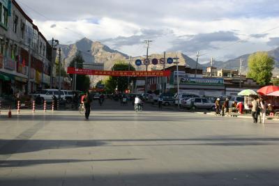 Lhasa Street Scene 拉萨街景