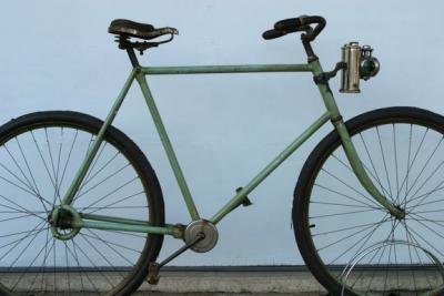 1901 Tribune Blue Streak shaft drive bicycle.  This was made one year after Mile-a-minute Murphy rode 60 mph using a Tribune bicycle.