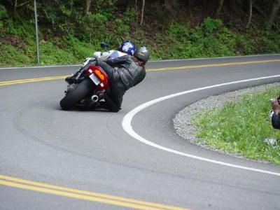 2kneesdown.bmp
