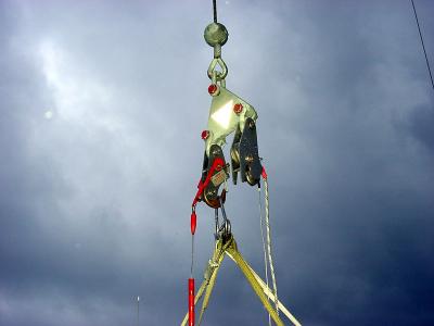 Rescue boat dual release hook arrangement