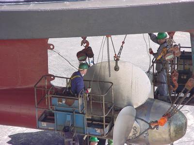 Fitting Propeller blade on hub