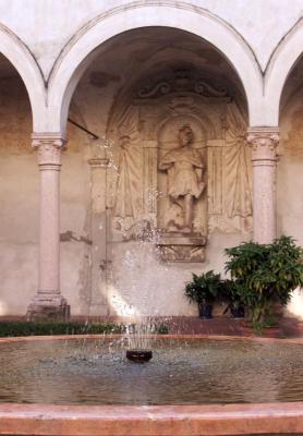 Water at the centre of the cloister - Polirone Abbey