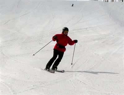 Skiing down Goldenhorn