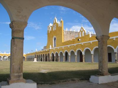 Atrium of El Convento de San Antonio Padua.