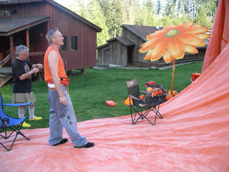 silverhair & tom setting up orange