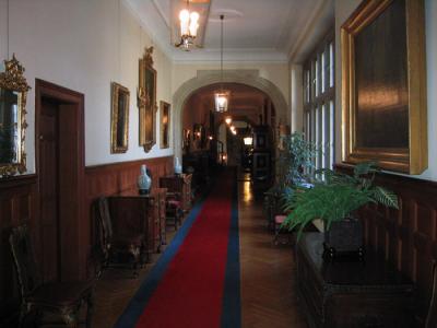 Schloss_Hall.jpg