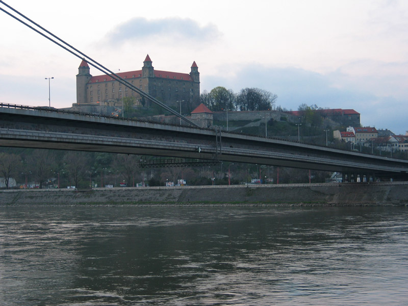 Danube_and_Castle.jpg