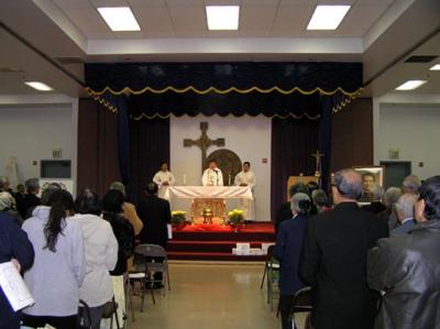 Ba Cha Don Bosco cử hành thᮨ lễ.jpg