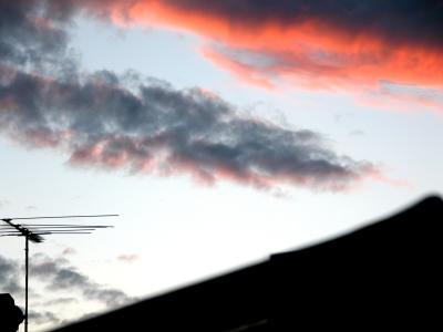 u42/picsels/medium/34230270.brightsunriseclouds.jpg
