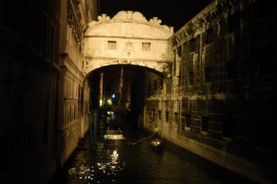 040921-4-Venise de nuit-14-Pont des soupirs.JPG