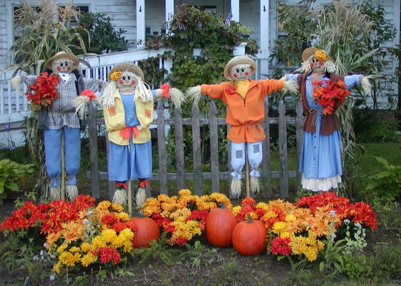 Scarecrows in Hudson