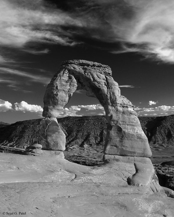 Delicate_Arch_Vertical_BW.jpg