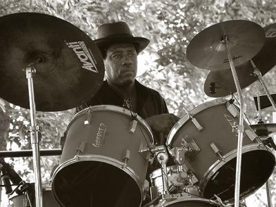 u42/sher9204/medium/34246144.yz_ealeydrummer.jpg