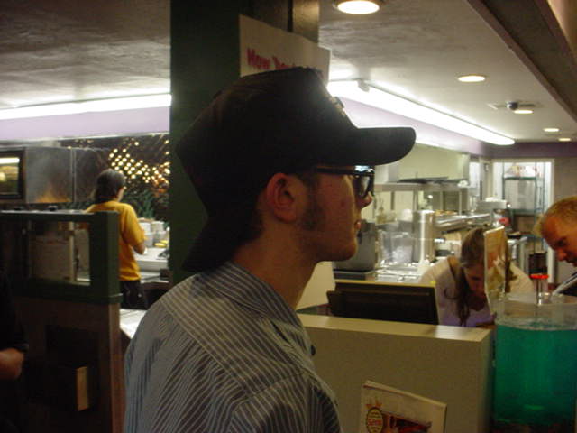 <b>two way hat</b><br><font size=1> * by Jeff Knapp