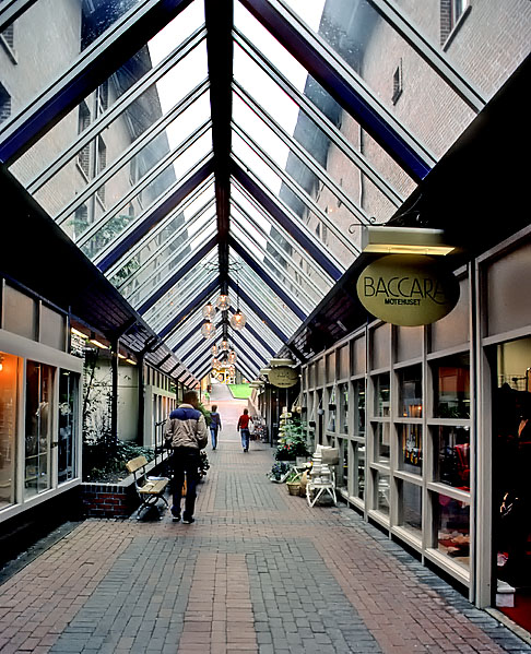 <b>Shopping Gallery</b><br><font size=2>by Moti</font>