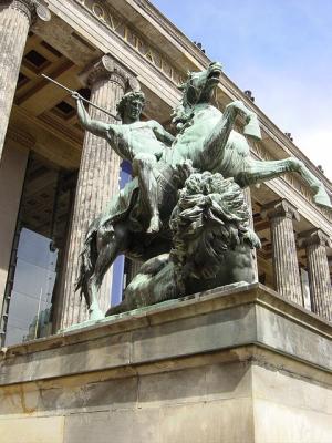 Statue in front of the Altes Museum