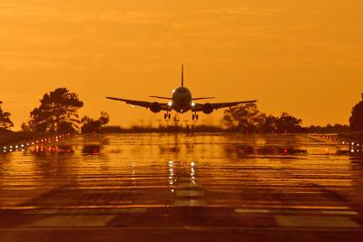 Easyjet 737 landing on runway 10.