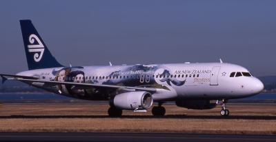 ZK-OJA    Air New Zealand A320  Lord Of the Rings.jpg
