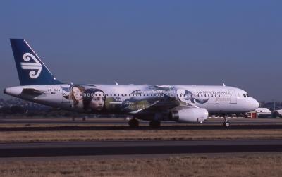 ZK-OJA  Air New Zealand  A320   Lord Of The Rings.jpg