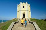 Casal subindo o Farol do Mucuripe, Fortaleza, Ceara