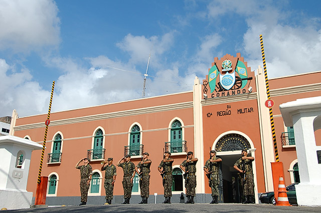 Hasteamento bandeira na 10 Regio Militar