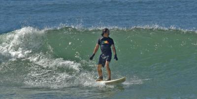 WestSideSurfer03_06Sept04.jpg