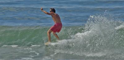 WestSideSurfer12_06Sept04.jpg